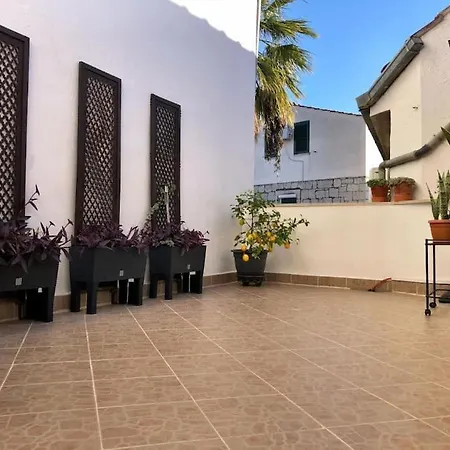 House In Centar With Terrace *