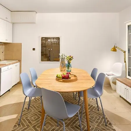 House In Centar With Terrace בית נופש